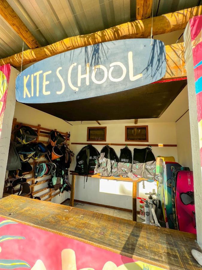 Indiana Kite School And Hostel Cumbuco Exterior photo